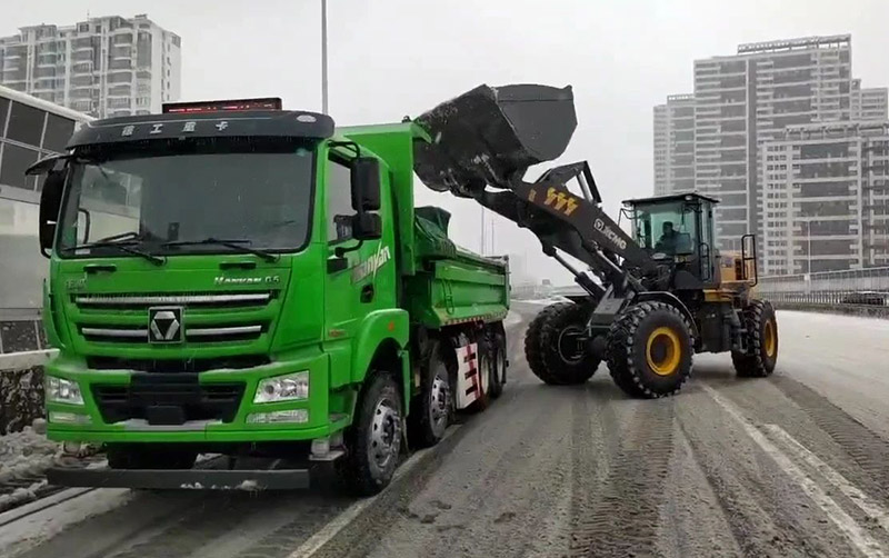 除雪保畅通，星空tiyu汽车在行动