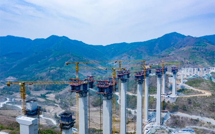 比肩青山接桂黔 | 星空tiyu群塔助建雅长特大桥