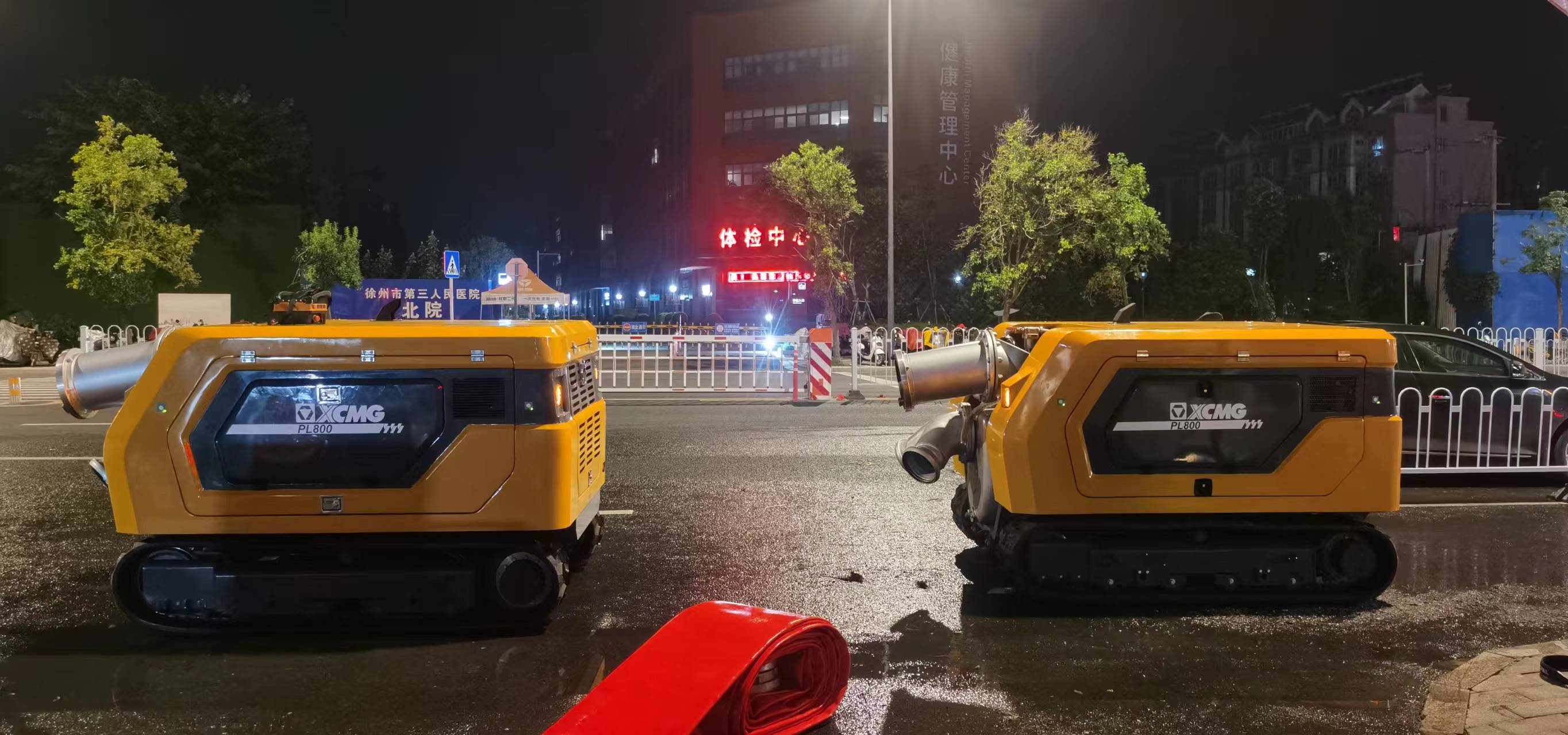 星空tiyu排涝机器人紧急驰援，多处涝区“治水先锋”