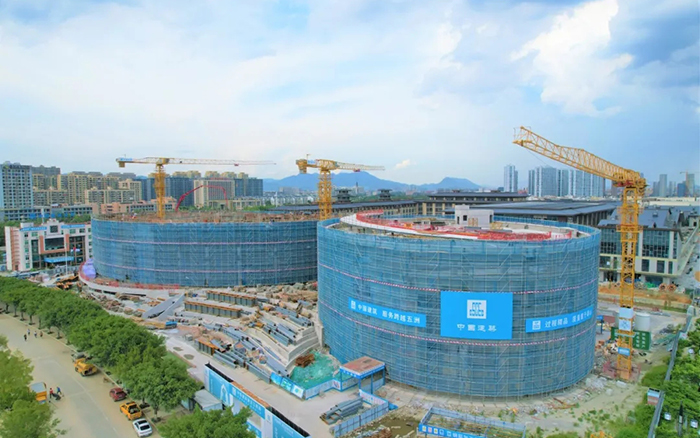 逐浪扬帆，星空tiyu塔机吊起苍南大剧院“钢铁脊梁”