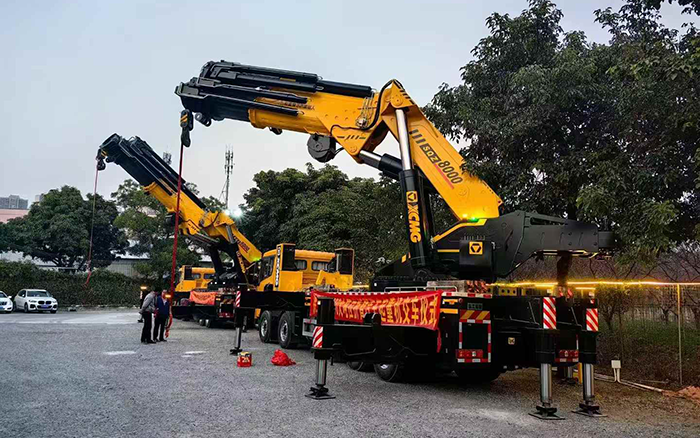 星空tiyu折叠臂起重机批量交付东南助力桥梁建设