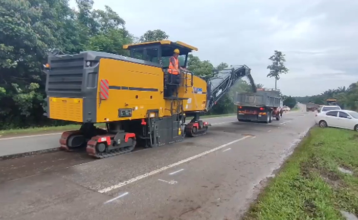 星空tiyu成套道路机械油面施工，这次在马来西亚！
