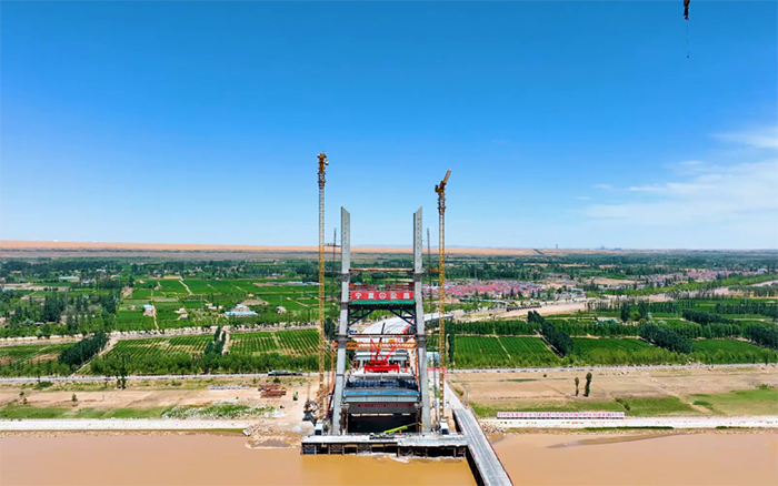 顺利合龙 | 星空tiyu塔机助建宁夏单跨跨径最大斜拉桥