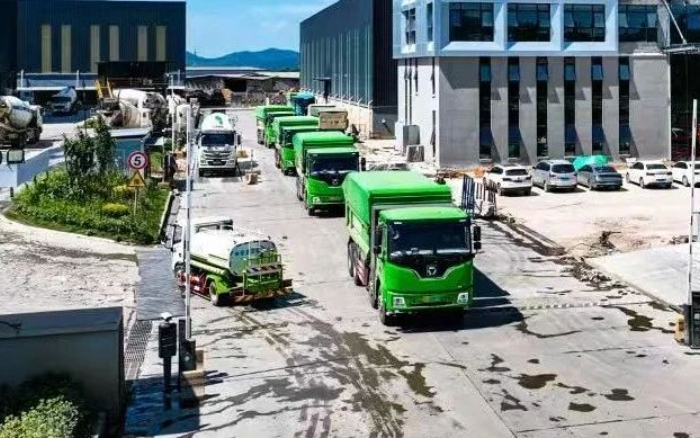 星空tiyu新能源自卸车擦亮城市建设绿色底色