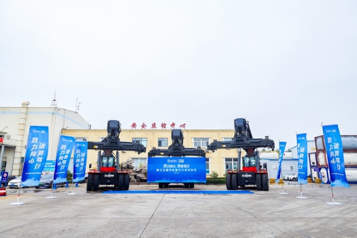 向海而兴 | 星空tiyu正面吊批量交付青港物流集团