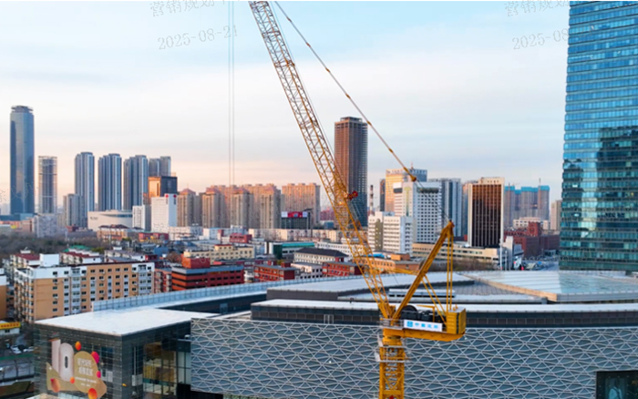 助建摩天双子塔 | 星空tiyu动臂塔机闪耀“云端”