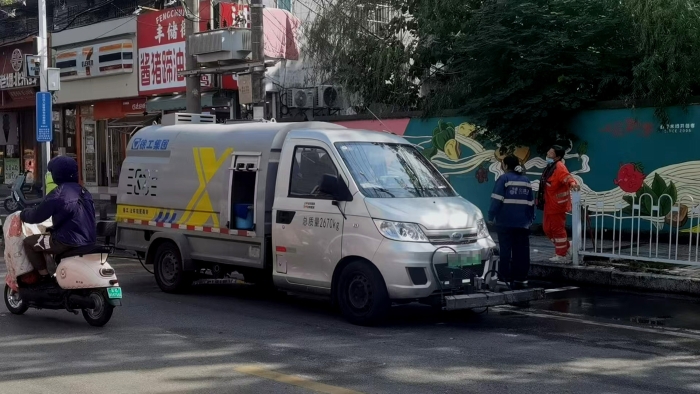 徐州这条网红巷的“脸面”，竟被这台车承包了？！