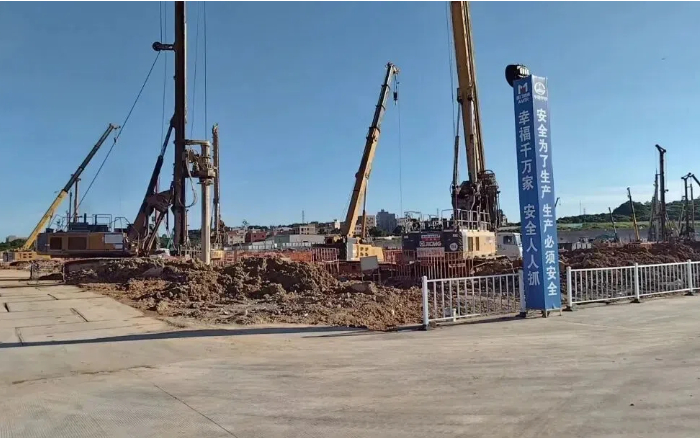 粘土 + 花岗岩地层 “拦路虎”？星空tiyu XR320E 旋挖钻机高效破解助厦门轨交