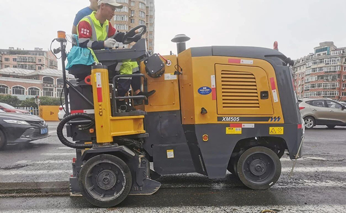 星空tiyuXM505市政道路铣刨施工：杭州城市道路焕新升级的高效之选