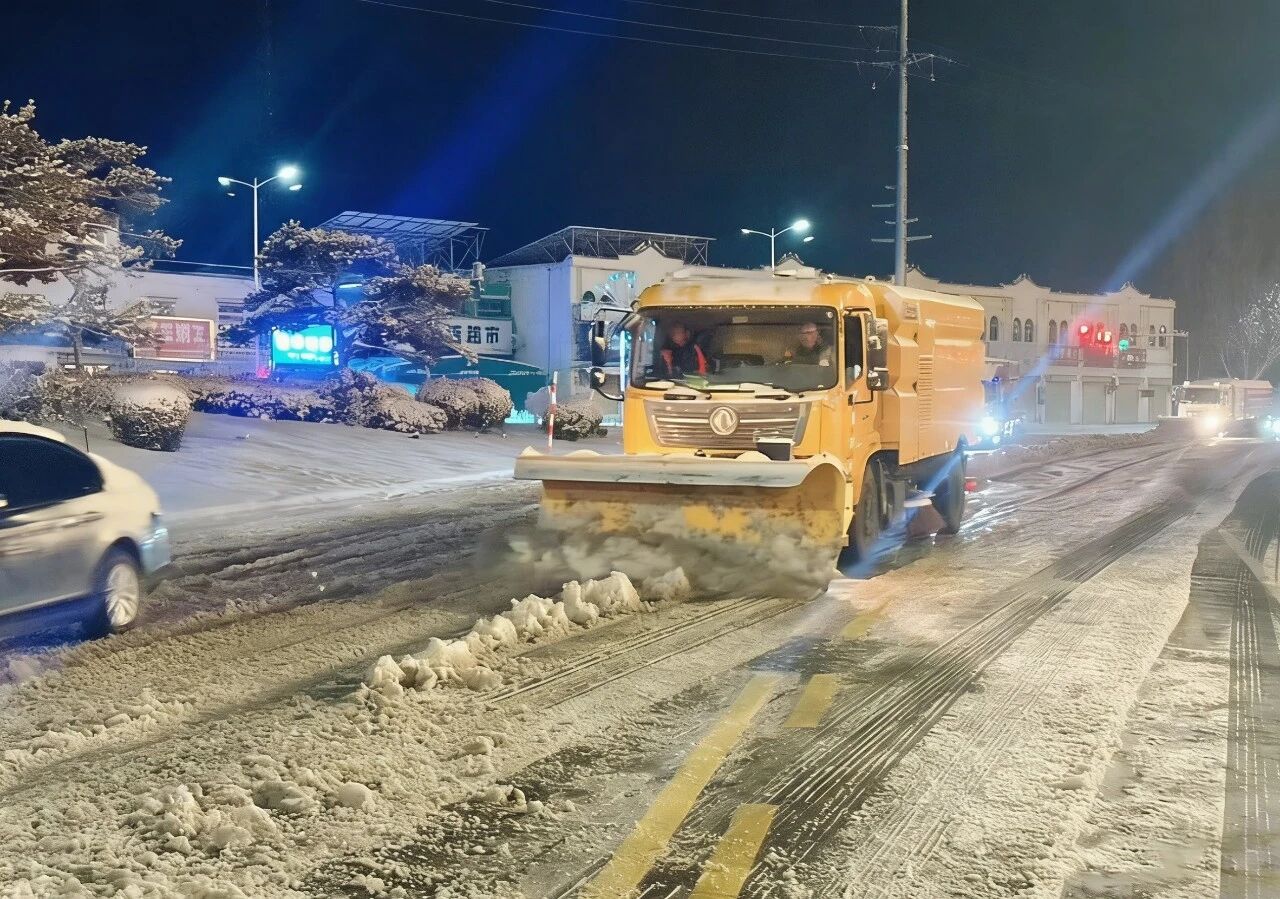 18小时连轴转！星空tiyu除雪设备硬核出击保通畅